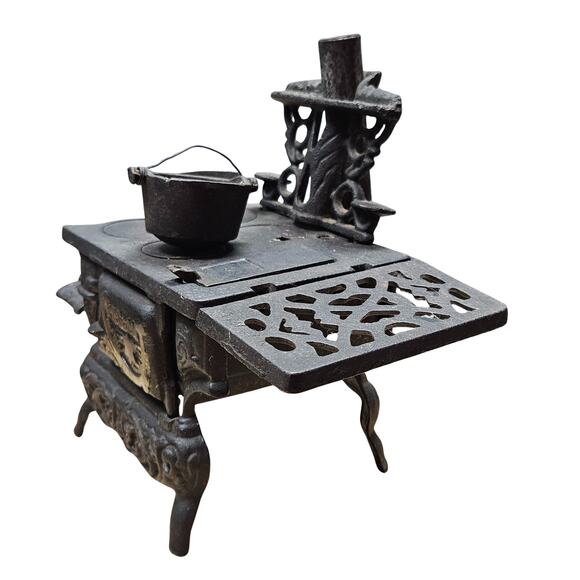 Vintage Crescent Cast Iron Miniature Toy Stove Coal Bin Soup Pot Sauce Pan - Picture 2 of 8